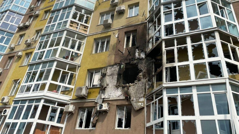В центре Воронежа беспилотник со взрывчаткой врезался в жилой дом