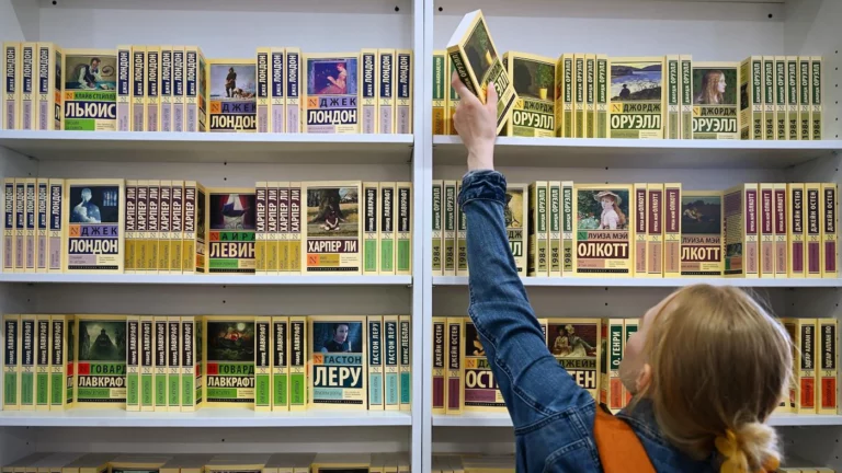 Тираж печатных книг в России с начала года упал почти на четверть