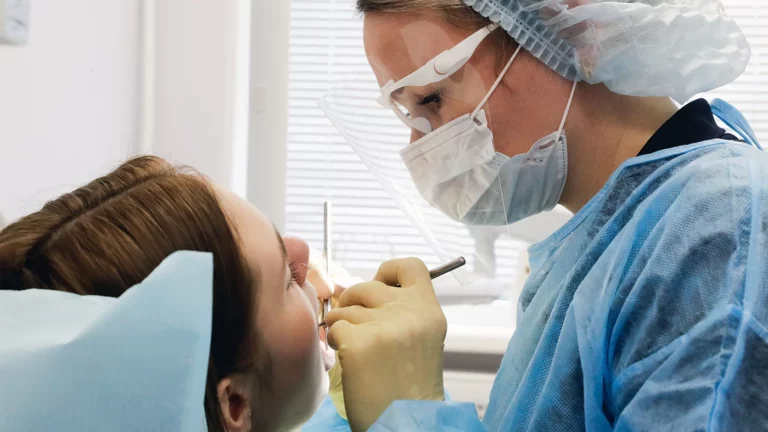 В России рост цен на стоматологию с использованием импортных материалов достиг 250%