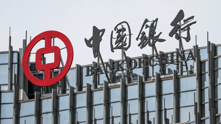 «Решение принято не Китаем»: Bank of China ограничил переводы в юанях из России в ЕС и США