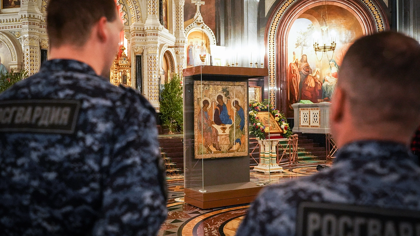 «Троицу» Рублева перевезли в храм Христа Спасителя. Фотогалерея