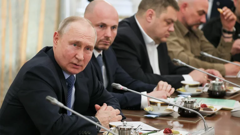 «Говорю очень аккуратно». Путин допустил создание «санитарной зоны» на территории Украины