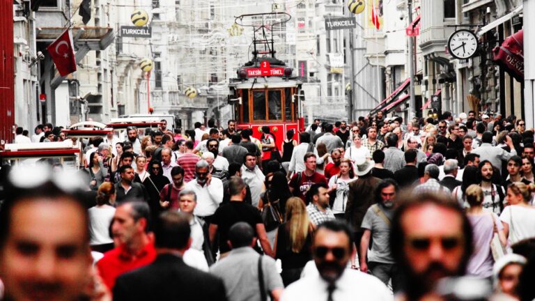 Стамбул полностью прекратил выдачу ВНЖ иностранцам