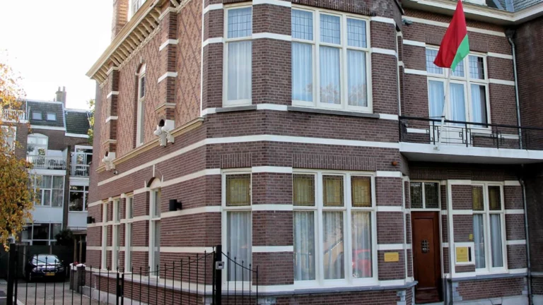 Посольство Беларуси в Гааге подверглось нападению
