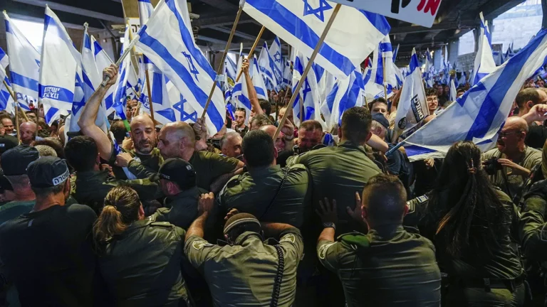 «К консенсусу не пришли». В Израиле возобновились протесты против судебной реформы