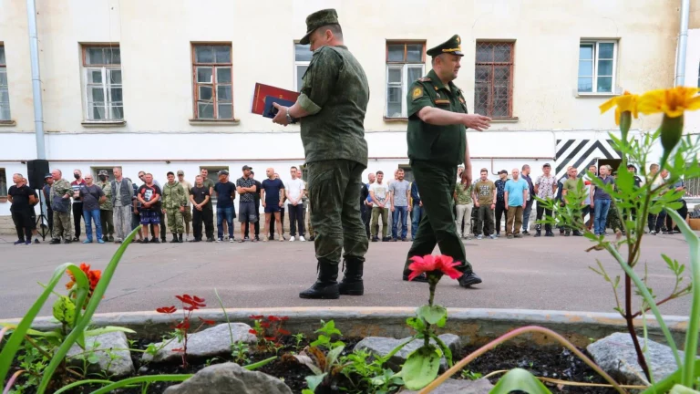 Госдума готовит повышенные штрафы за неявку в военкомат по повестке. Что и как изменится