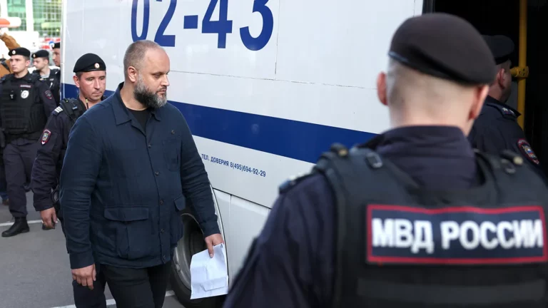 Бывшего «народного губернатора» ДНР Павла Губарева задержали у здания суда после ареста Стрелкова