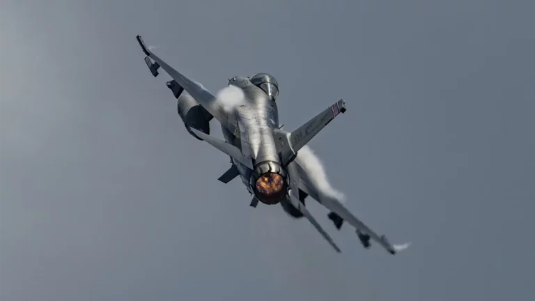 Министр обороны Украины допустил, что ВСУ начнут использовать F-16 весной