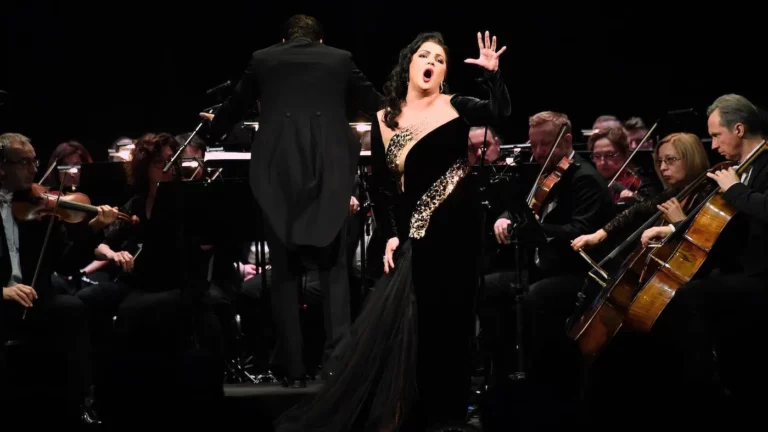 Анну Нетребко вернули на сцену Берлинской оперы за «четкую позицию» по Украине