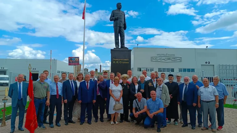 Журналист Кожухов связал установку памятников Сталину с «преобладанием дебилов»