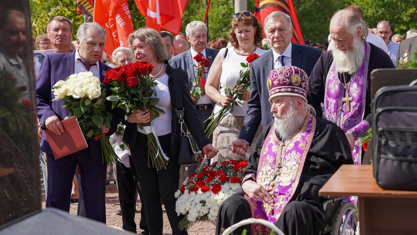 Без благословения». Что в РПЦ говорят об освящении памятника Сталину