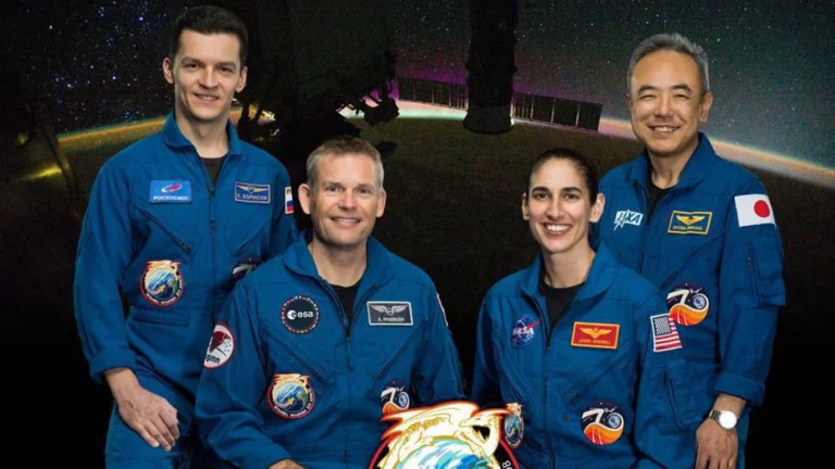 Российский космонавт отправился к МКС на корабле Crew Dragon