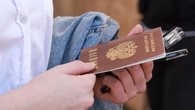 В России рекордно выросло число получателей внутренних паспортов за счет жителей присоединенных территорий