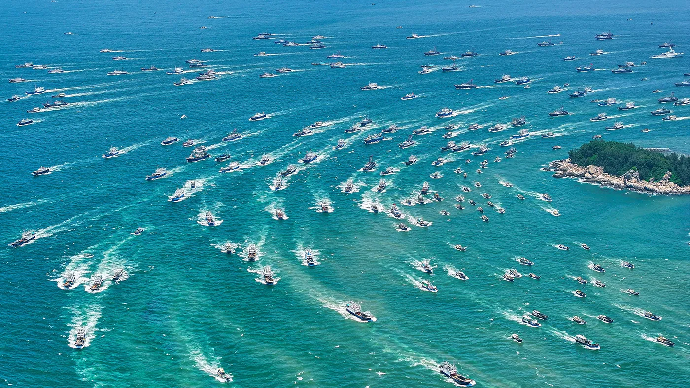 Сотни судов в Южно-Китайском море после окончания моратория на рыбный промысел. Фото дня