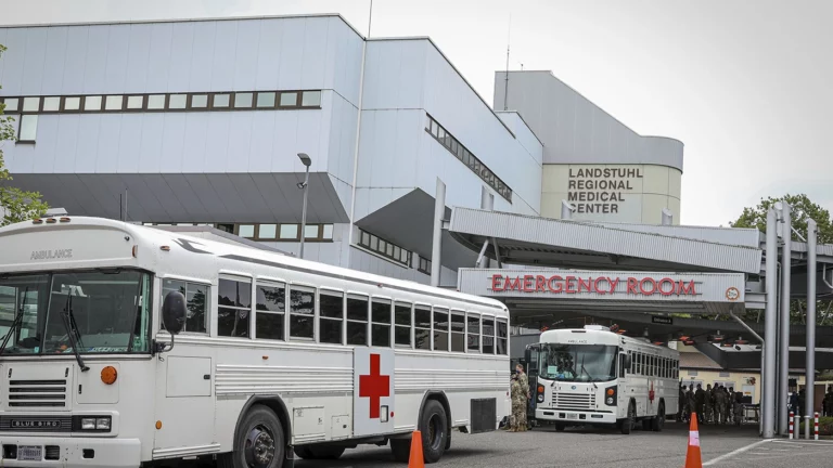 NYT: госпиталь Пентагона в Германии начал лечить раненных на Украине американцев