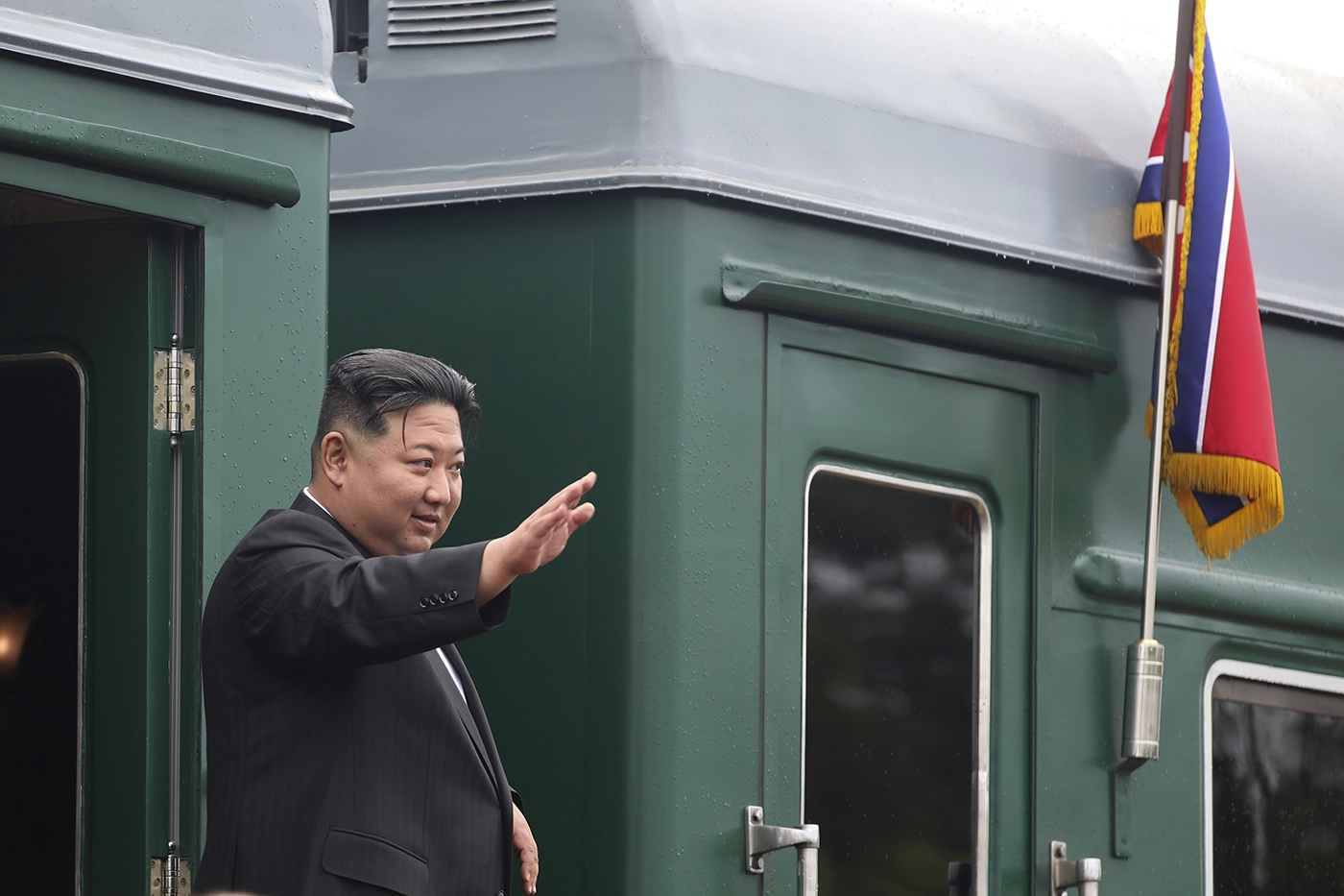 Ким Чен Ына проводили в КНДР после шести дней в России. Фото дня