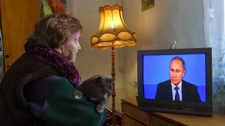 Опрос: большинство россиян не поддержат Путина на выборах при поражении в СВО