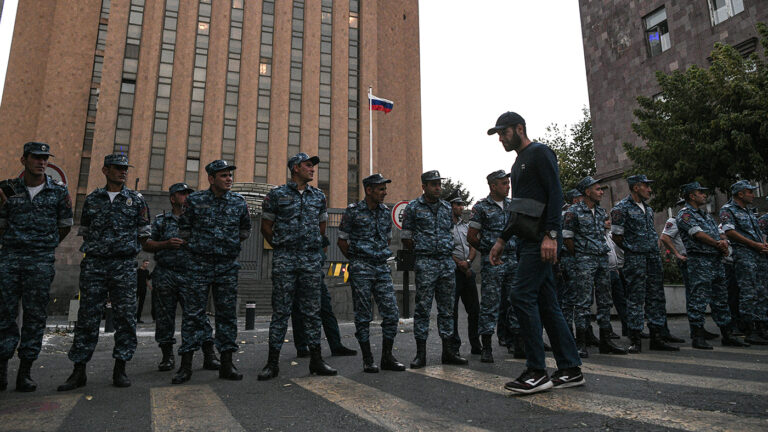 Посольство России направило в МИД Армении ноту из-за блокады своего здания