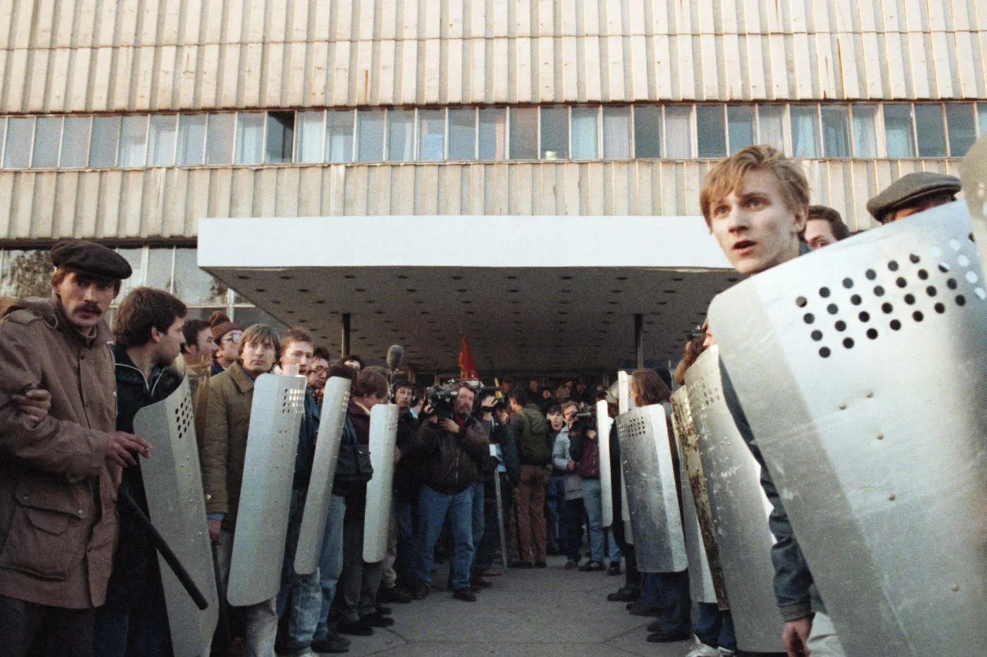 30 лет «расстрелу» Белого дома. Фотогалерея