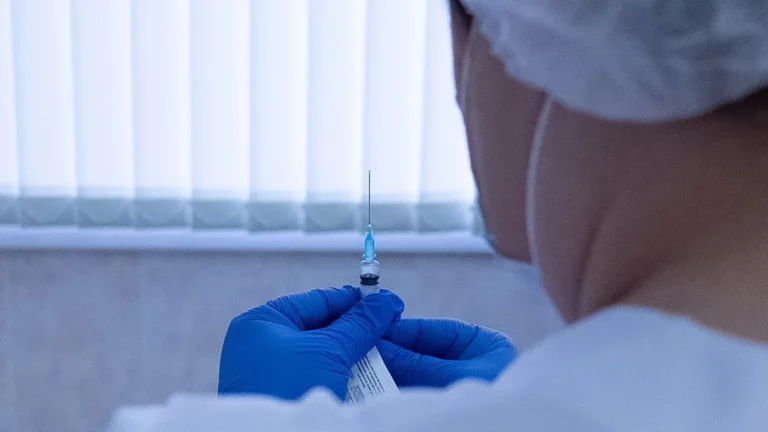 Частные клиники Москвы перестали вакцинировать от коронавируса