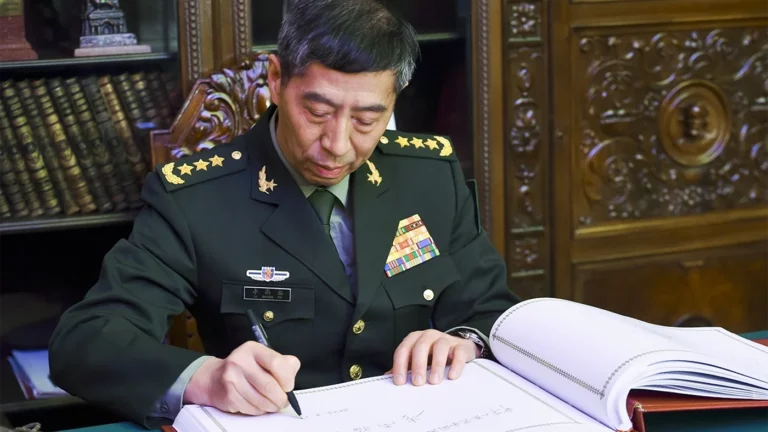 Главу Минобороны Китая отправили в отставку