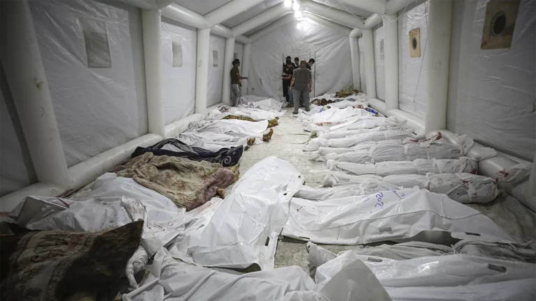 «Должны соблюдаться законы войны». Как в мире отреагировали на удар по больнице в Газе
