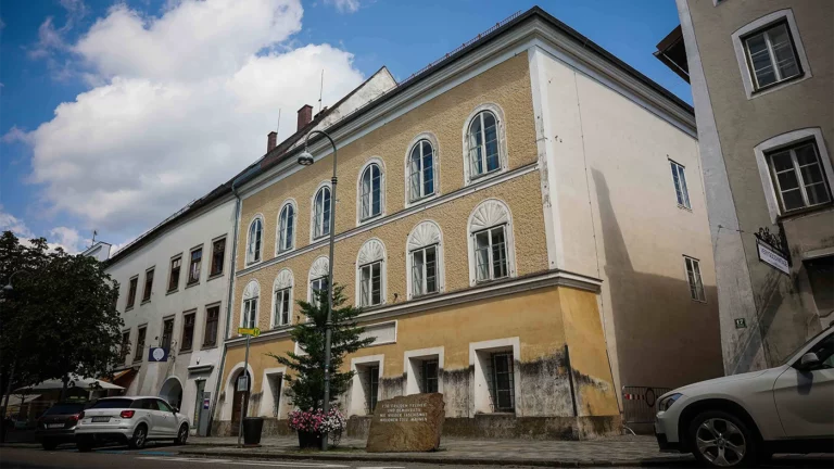 В Австрии начались работы по переоборудованию «дома Гитлера» в участок полиции