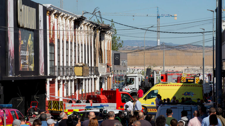 Пожар в ночном клубе в Испании, унесший жизни 13 человек. Фото дня