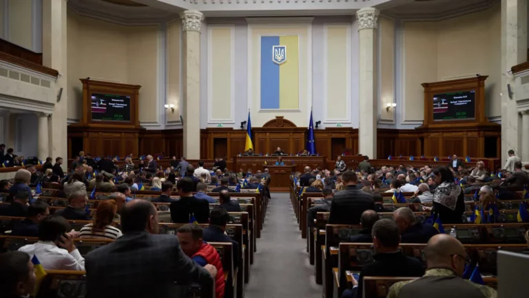 Рада выступила против любых выборов на Украине во время военного положения