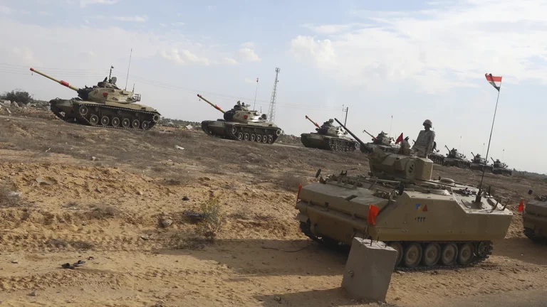 Египет разместил десятки танков и бронемашин на границе с сектором Газа