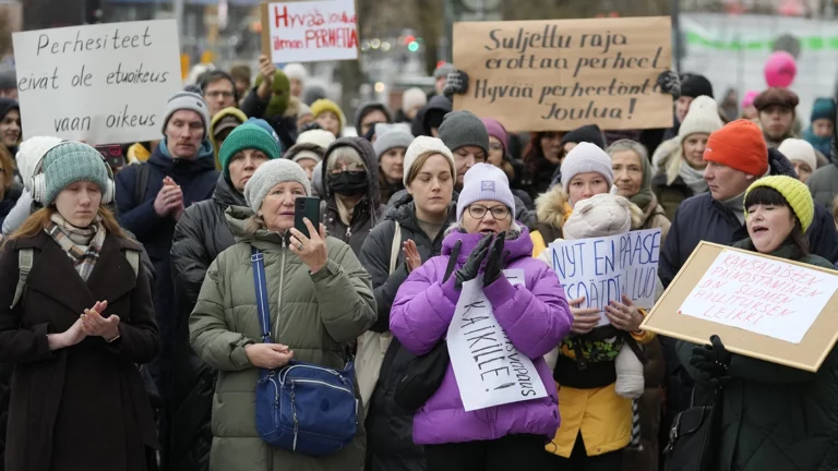 В Финляндии провели митинг против закрытия четырех КПП на границе с Россией