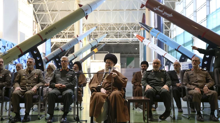 ВКС Ирана показали гиперзвуковую ракету «Фатх-2». Что о ней известно