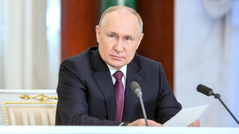 «Выдающийся дипломат». Путин выразил соболезнования супруге Киссинджера