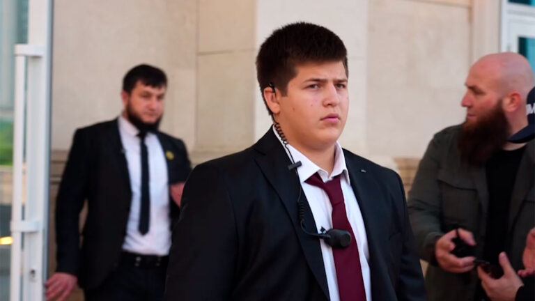 «Поставил перед собой серьезные цели». Кадыров поздравил сына Адама с 16-летием