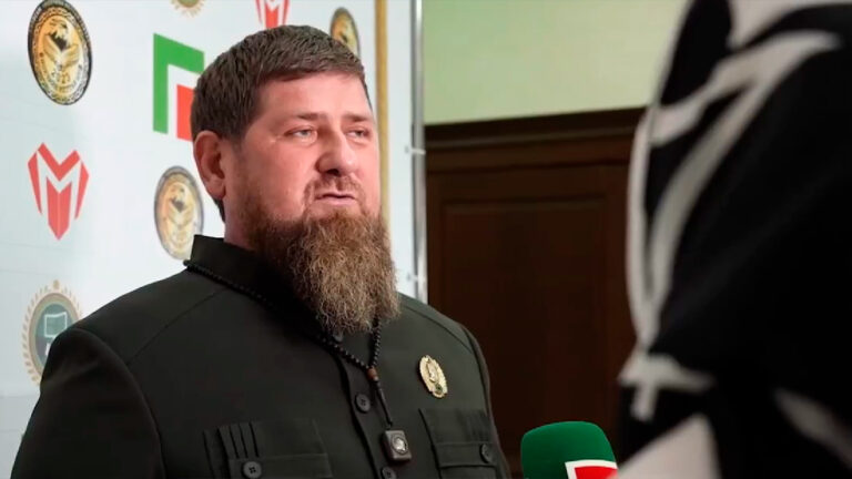 Кадыров пообещал увольнять чиновников, если их дети не говорят по-чеченски