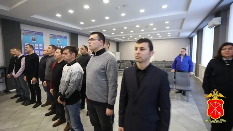 В Петербурге 11 мужчин получили повестки при вступлении в гражданство России
