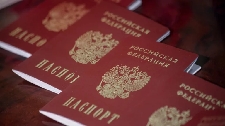 Путин упростил прием в российское гражданство белорусов, казахстанцев и молдаван