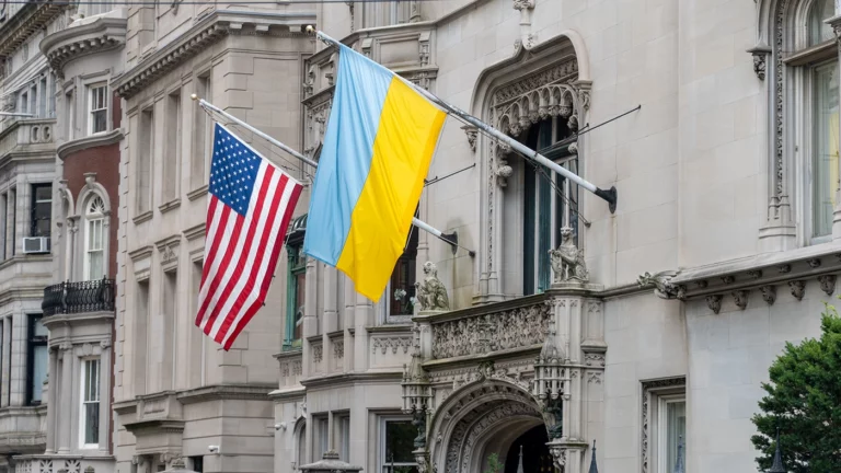 Bloomberg: споры из-за помощи Украине порождают сомнения в надежности США