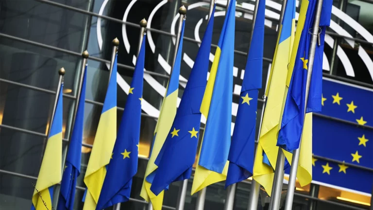 Лидеры стран ЕС начнут переговоры с Украиной и Молдовой о вступлении в союз