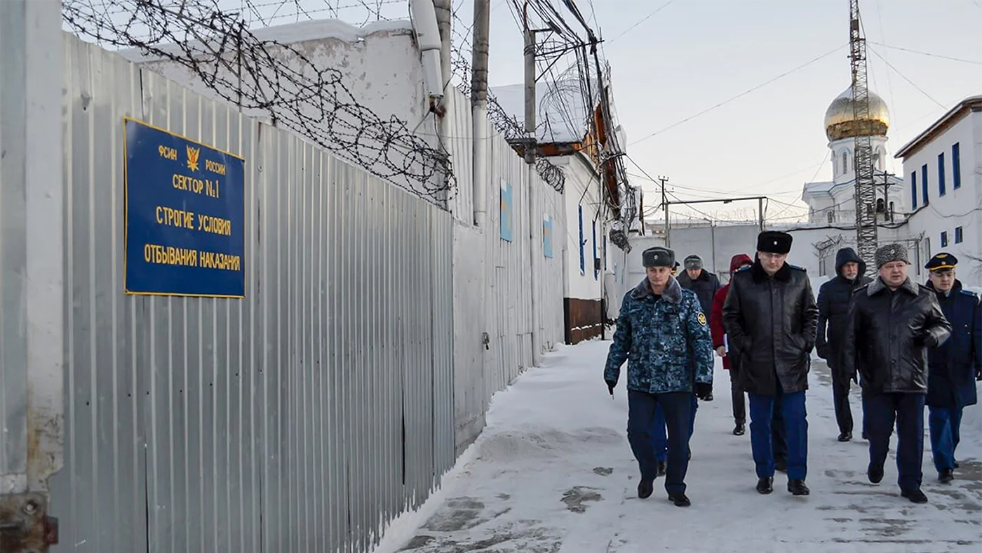 Даже пыток выдумывать не нужно». Чем известна колония «Полярный волк», куда  перевезли Навального