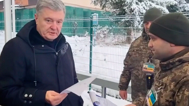 «Российская провокация». В СБУ объяснили, почему Порошенко не выпустили с Украины
