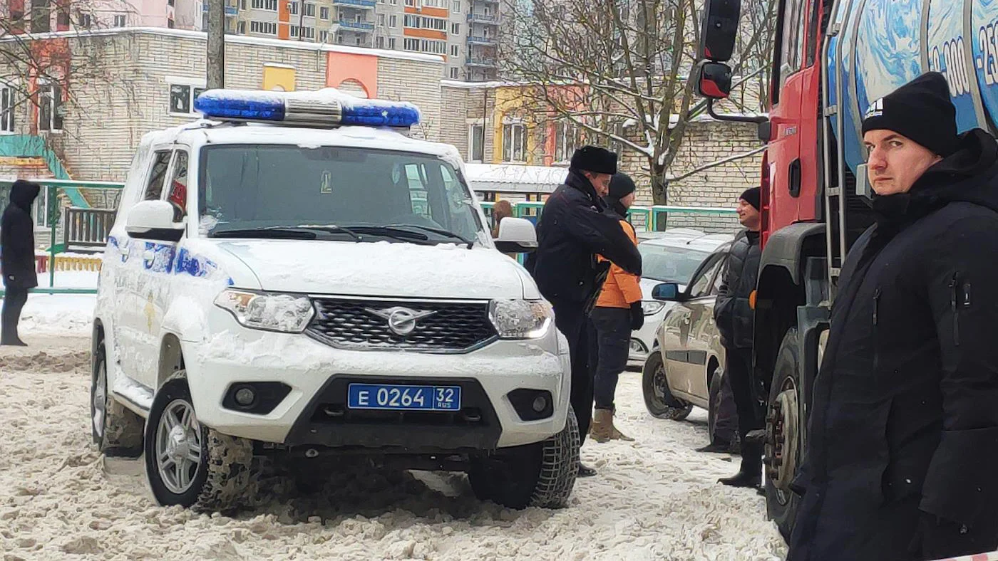 После стрельбы в Брянске задержали отца школьницы, главу ЧОПа и охранницу