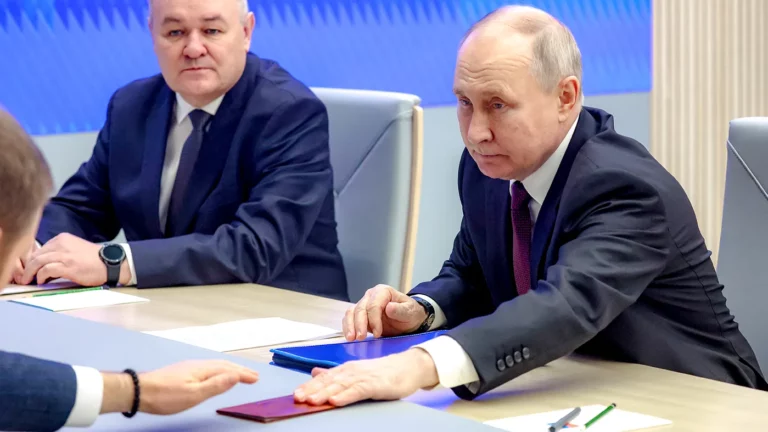 Путин подал документы для участия в выборах президента