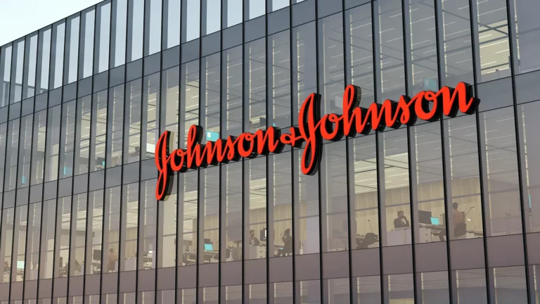 «Оставить это дело позади». Johnson & Johnson выплатит $700 млн по делу о канцерогенной присыпке