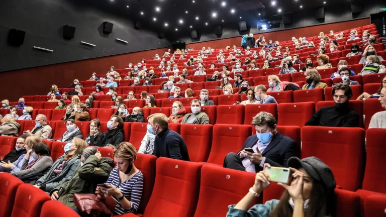 Афиша кино, расписание в кинотеатре Cinema5 в городе Перми, купить билет