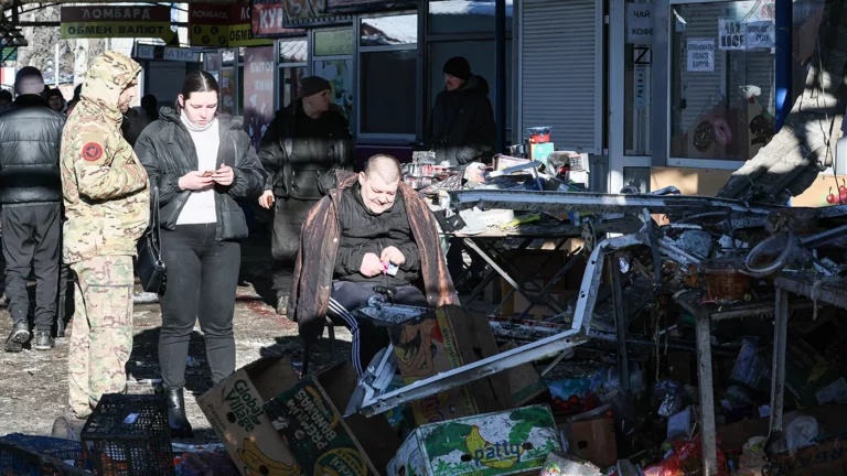 «Страшное воскресенье Донбасса»: политики и военкоры — об обстреле рынка в Донецке