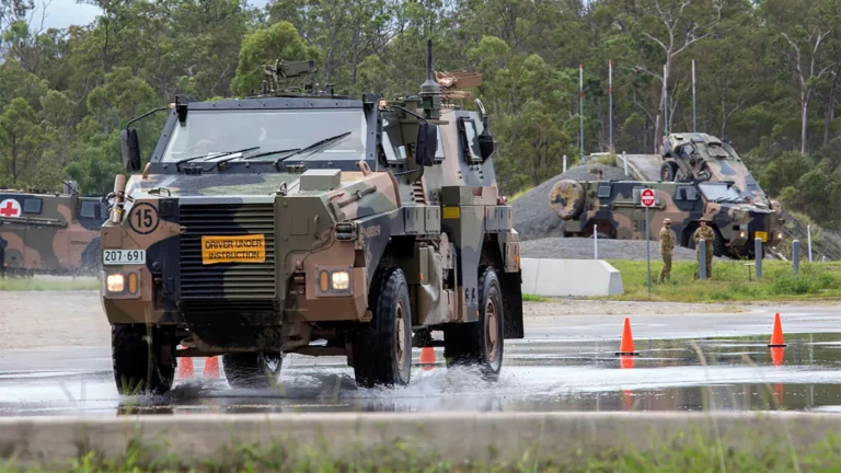 Австралия не передавала Украине новую партию БТР Bushmaster — источник RTVI