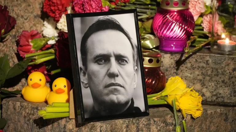 «Соболезнуем народу России». В посольстве США прокомментировали смерть Навального