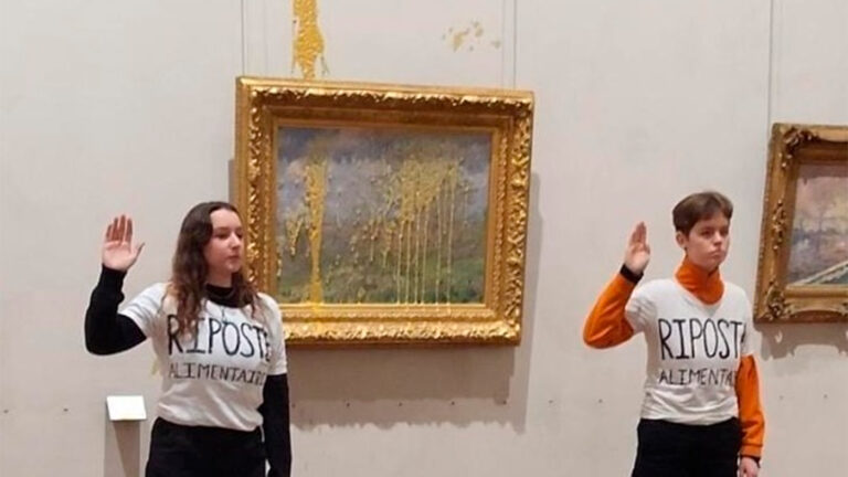 Экоактивисты облили супом «Весну» Моне в музее Лиона. Картине нужна реставрация