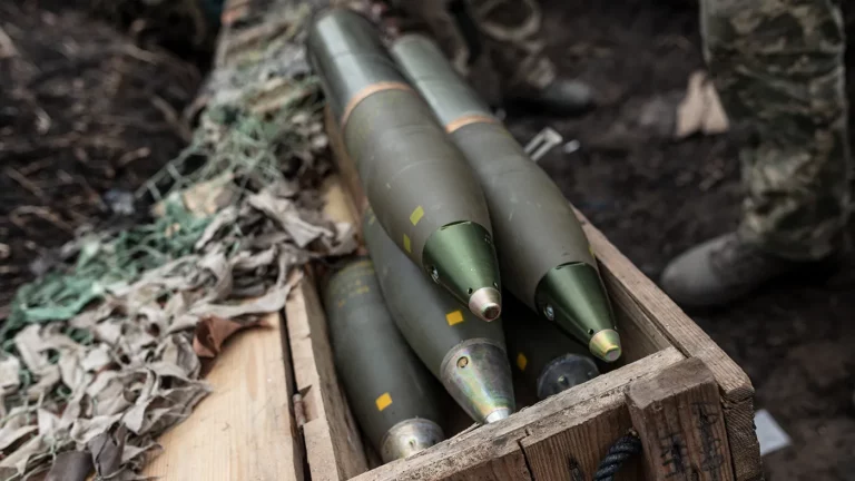 Цена снаряда выросла в четыре раза. Как конфликт на Украине привел к нехватке боеприпасов у НАТО